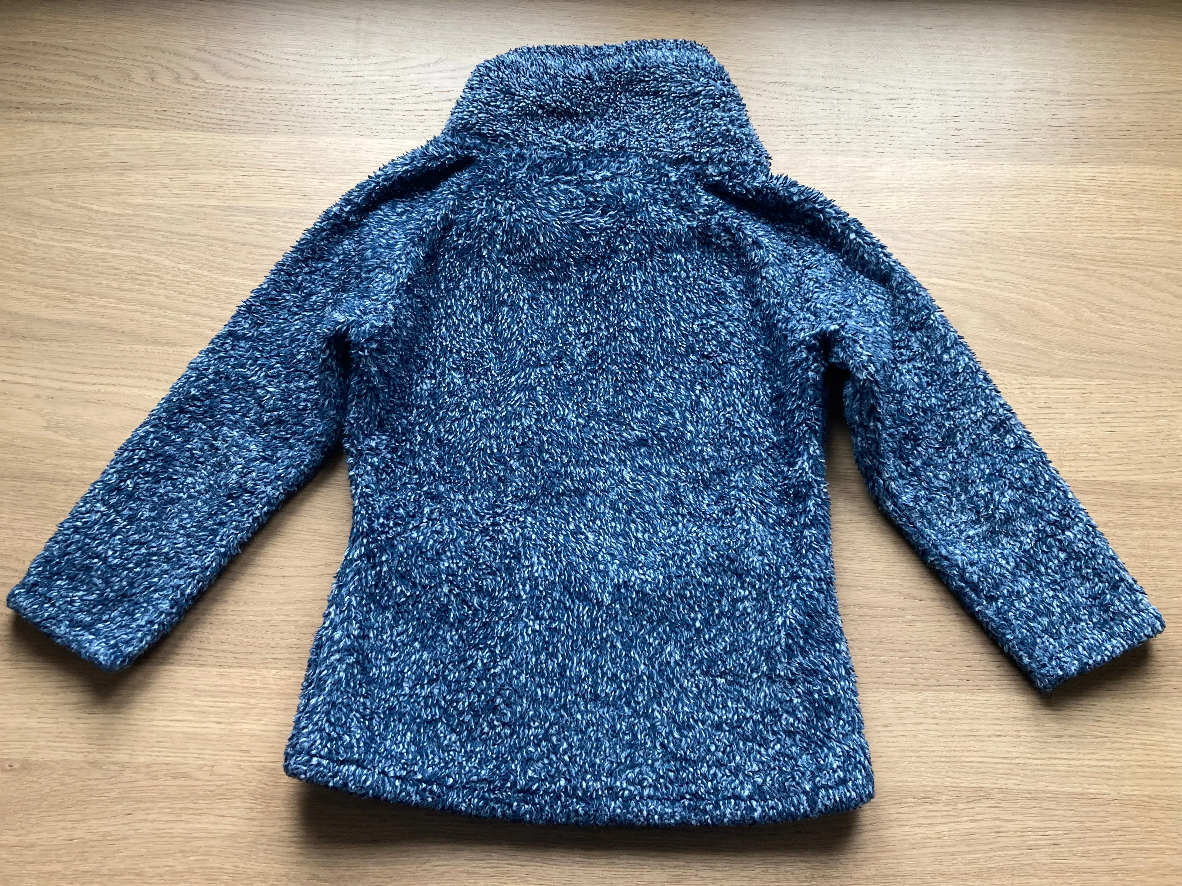 Fuzzy Navy Blue Sweater by O'Neill, Size 5-7, Kids 6/6X (extra small)
