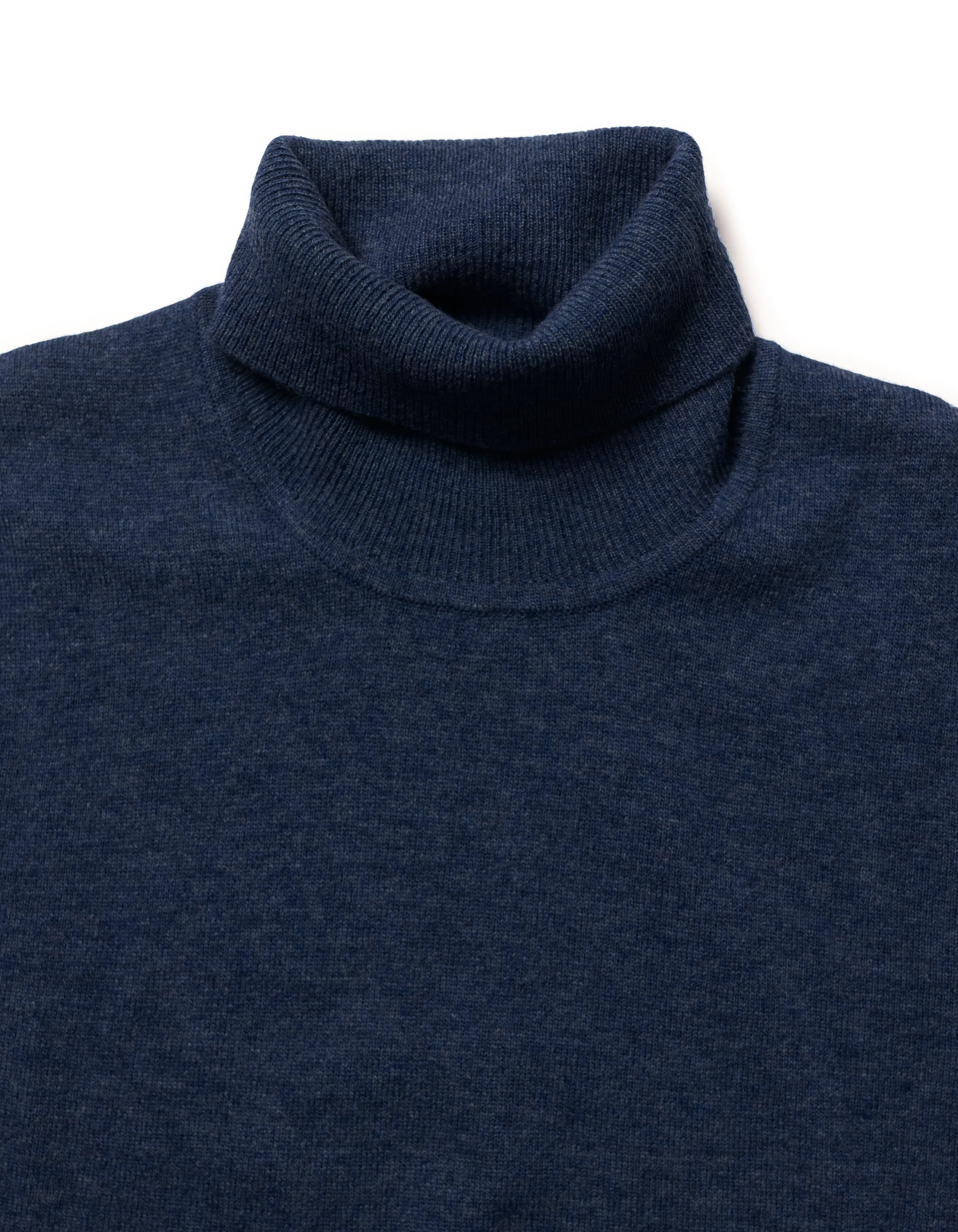 NAVY LAMBSWOOL TURTLE NECK SWEATER