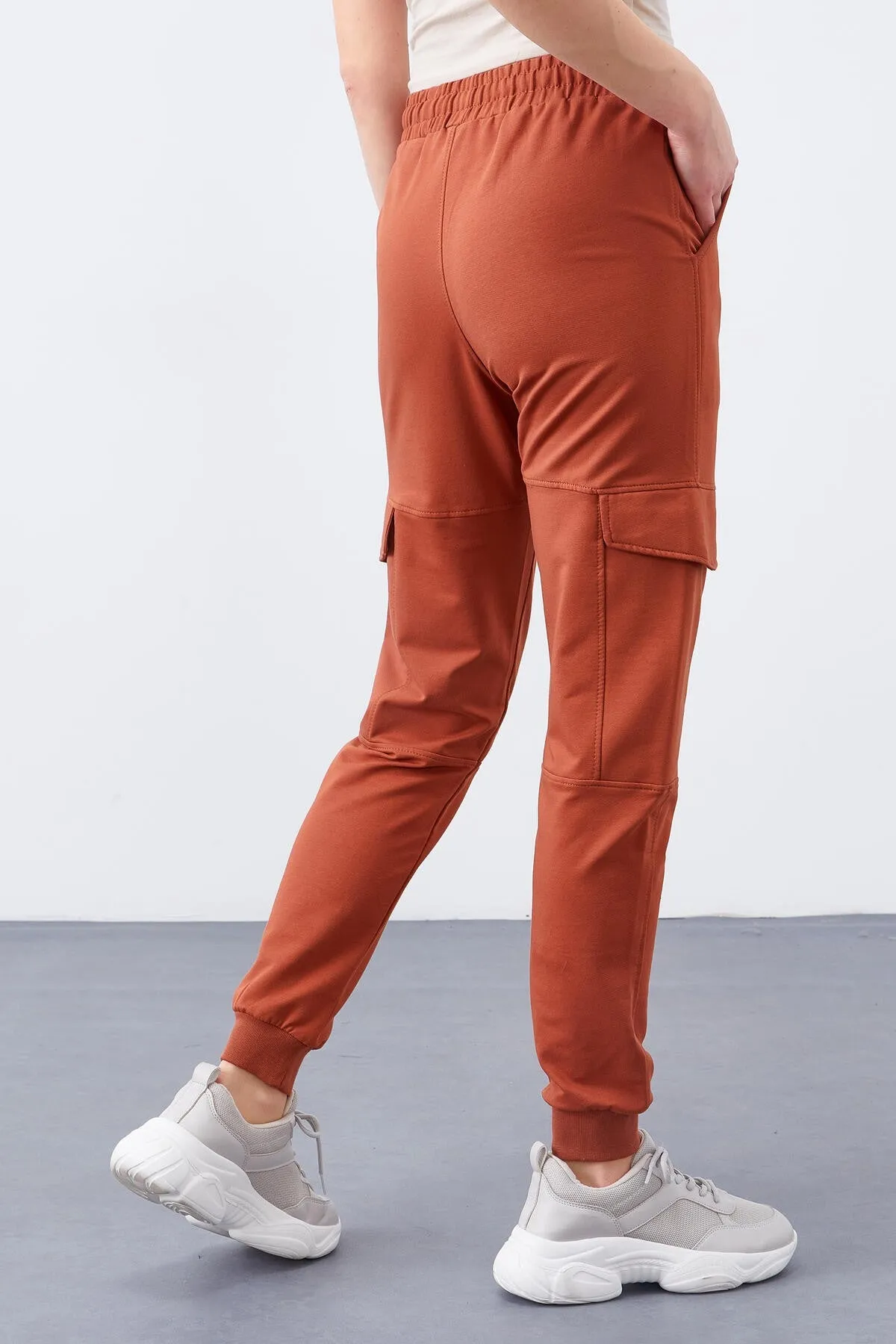 TMY Cinnamon Cargo Pocket Comfortable Fit Cuffed Women's Sweatpants - 94581 - La Chaux-de-Fonds